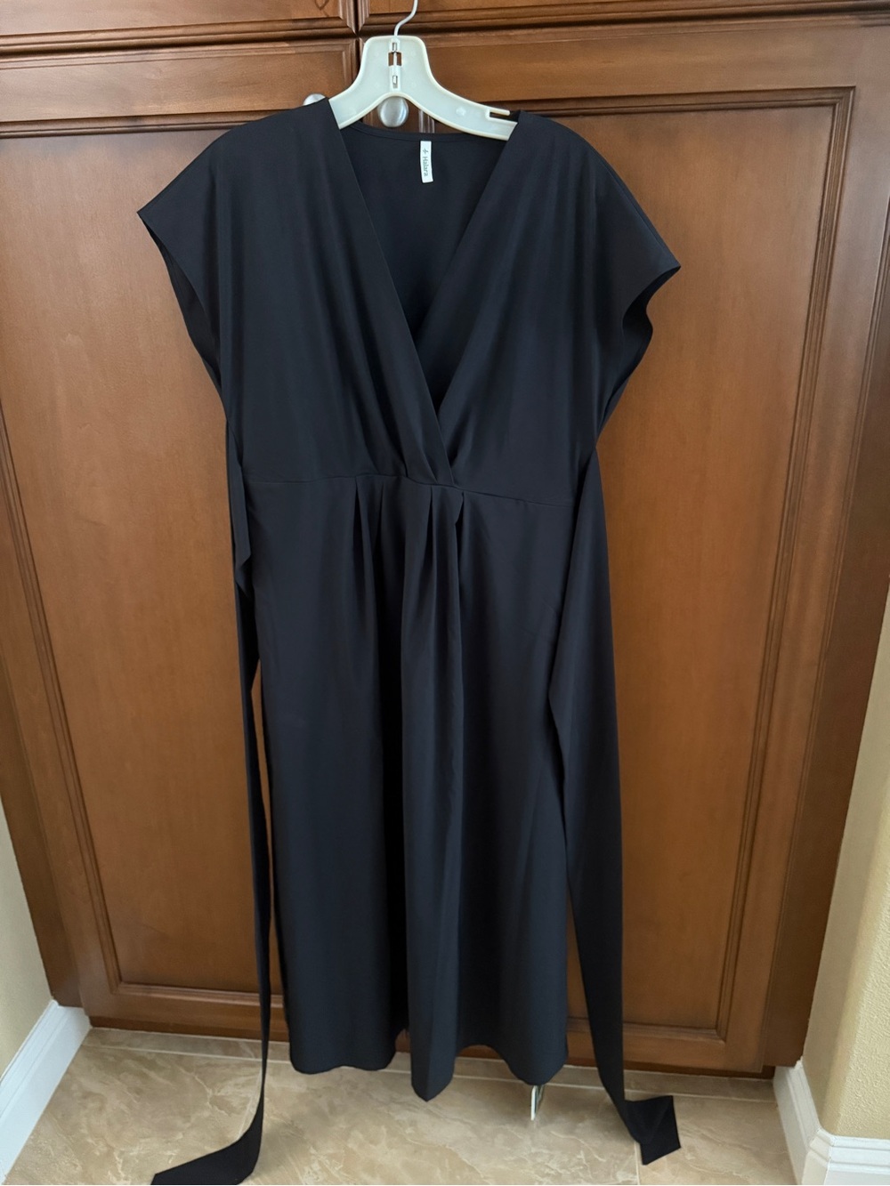 HALARA Black Midi V-Neck Wrap Dress